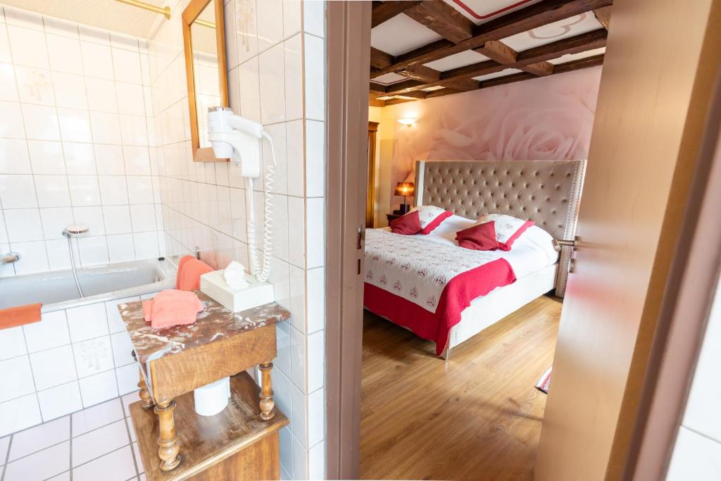 Postel nebo postele na pokoji v ubytování Hotel à l'Oriel