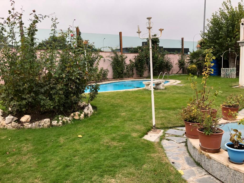 Swimming pool sa o malapit sa Luxurious 5 Bedroom Apartment in Moncloa-Aravaca