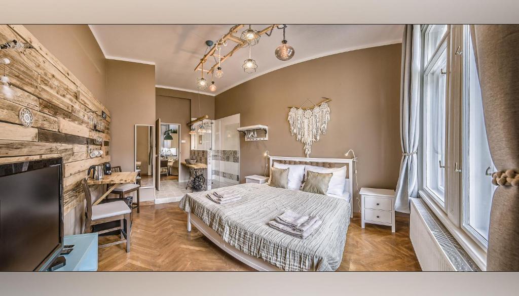 Postel nebo postele na pokoji v ubytování Boutique Suites Ráday