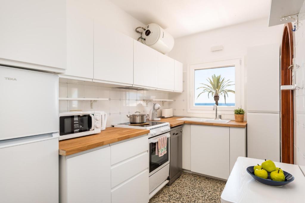 Kuchyň nebo kuchyňský kout v ubytování Villa Bella Mirada 4 chambres - piscine chauffée