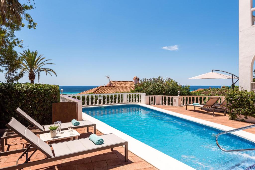 Bazén v ubytování Villa Bella Mirada 4 chambres - piscine chauffée nebo v jeho okolí