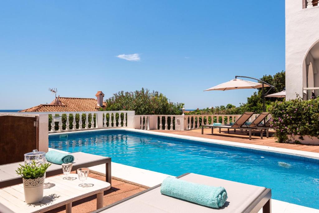 Bazén v ubytování Villa Bella Mirada 4 chambres - piscine chauffée nebo v jeho okolí