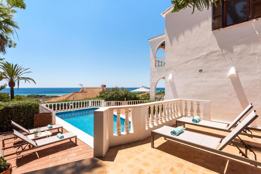 Bazén v ubytování Villa Bella Mirada 4 chambres - piscine chauffée nebo v jeho okolí