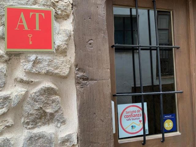 Certifikát, ocenenie alebo iný dokument vystavený v ubytovaní Aptos La Ceja, El Trampal y El Reloj by CASA BOLDO