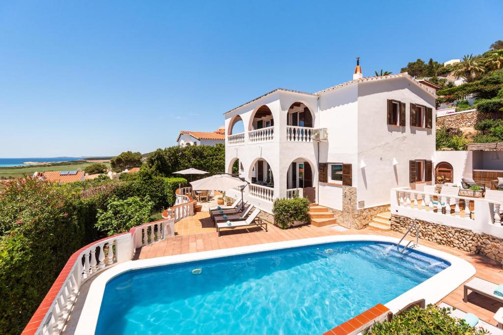 Bazén v ubytování Villa Bella Mirada 4 chambres - piscine chauffée nebo v jeho okolí