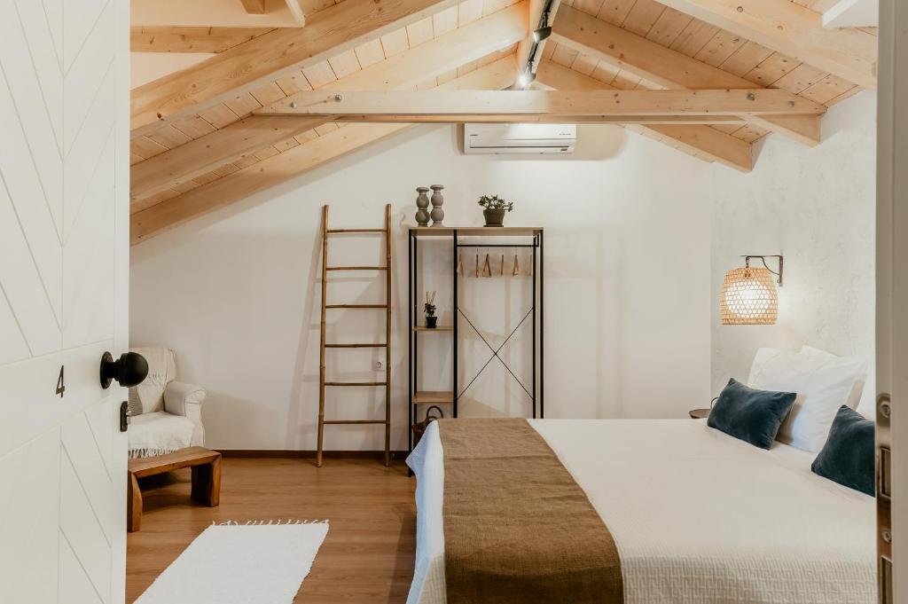 Postel nebo postele na pokoji v ubytování BOĒM Boutique Hotel Lefkada
