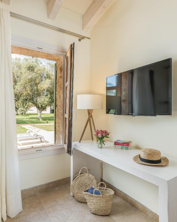 TV a/nebo společenská místnost v ubytování Hotel Sa Franquesa Nova