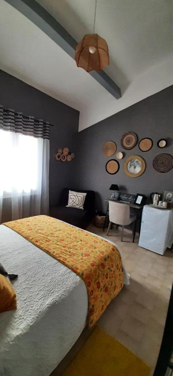LA MAISON DU PONT DU GARD - Triple Room With Private Bathroom