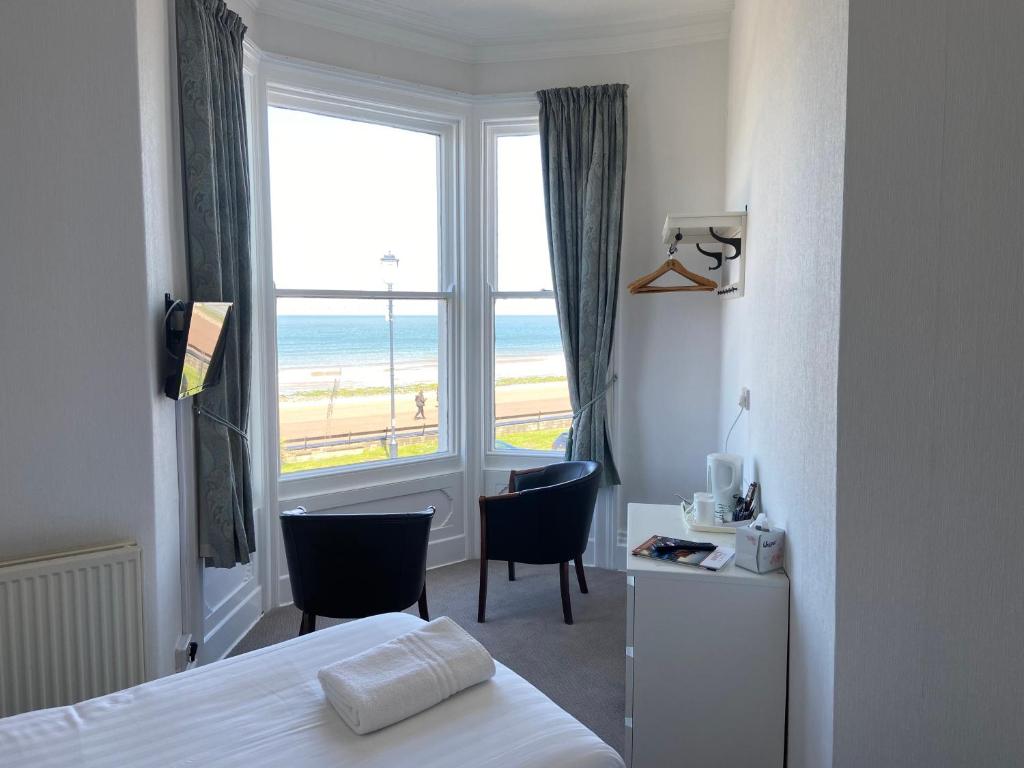 
Double or Twin Room with Sea View
