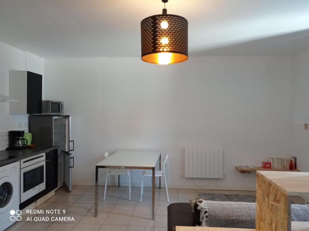 studio spacieux confortable récemment rénové - Housity