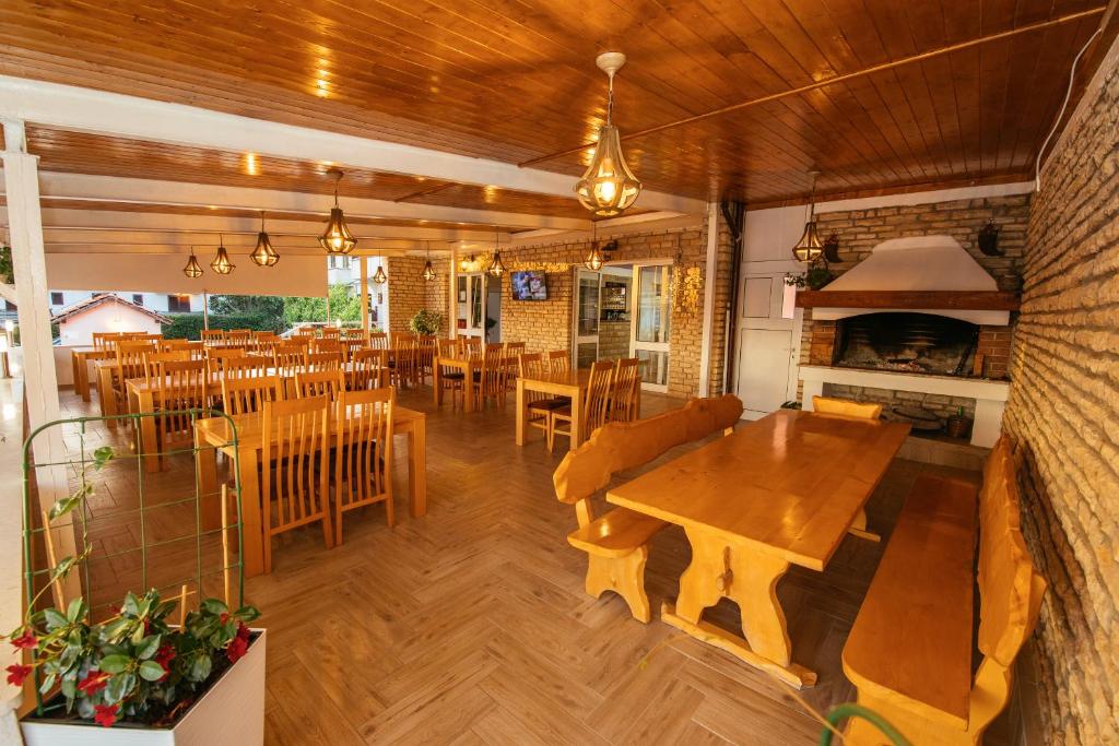 Restoran või mõni muu söögikoht majutusasutuses Pansion Čirjak