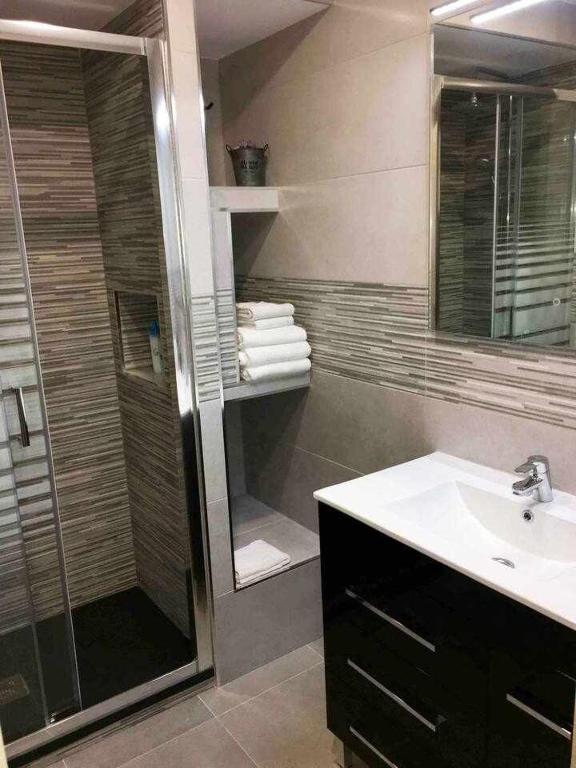 Kúpeľňa v ubytovaní Apartment La Gavina Beach Barcelona Airport