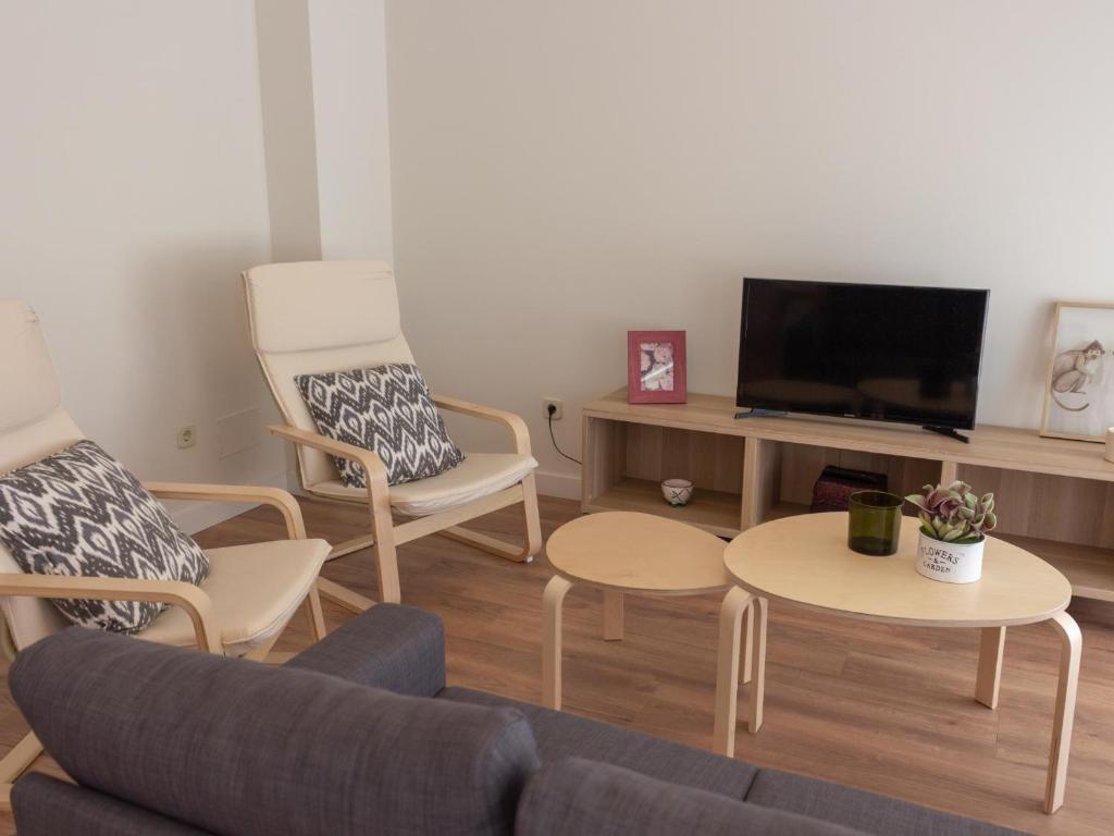 A television and/or entertainment centre at Housingcoruña sada playa
