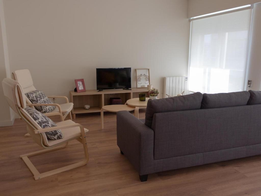 A television and/or entertainment centre at Housingcoruña sada playa