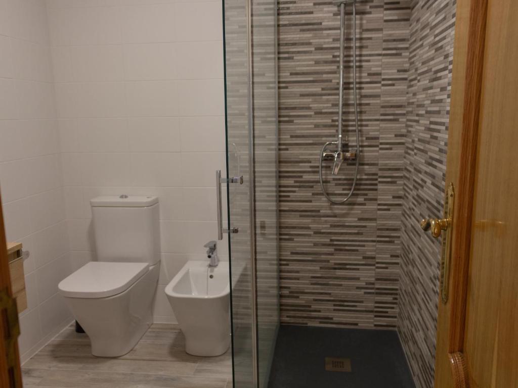 A bathroom at Housingcoruña sada playa