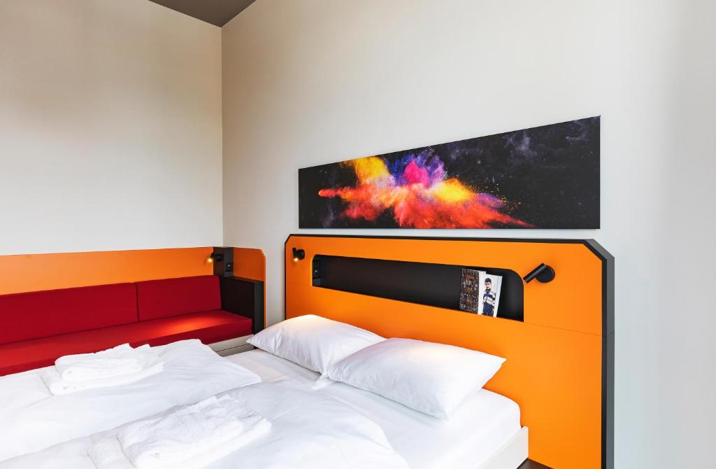Postel nebo postele na pokoji v ubytování MEININGER Hotel Genève Centre Charmilles