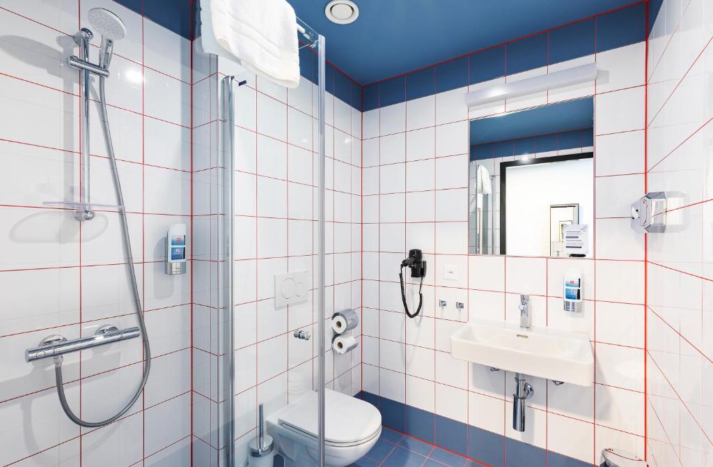 Koupelna v ubytování MEININGER Hotel Genève Centre Charmilles