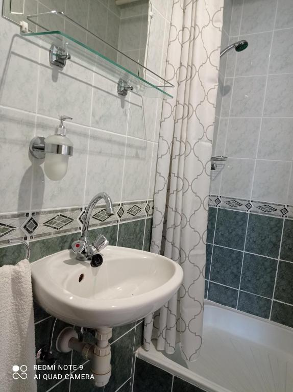 Koupelna v ubytování Akác Vendégház