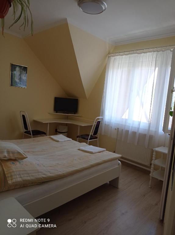 Postel nebo postele na pokoji v ubytování Akác Vendégház