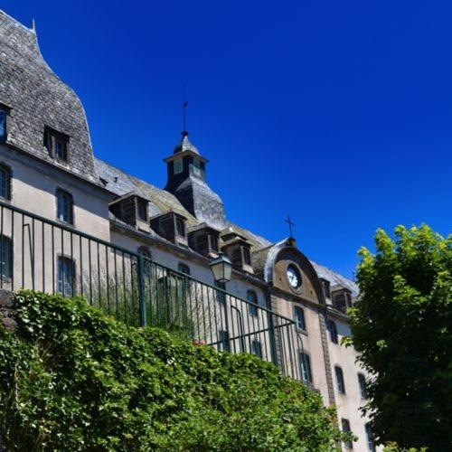 Fotografie z fotogalerie ubytování Logis Hôtel Ancien Grand Séminaire v destinaci Saint-Flour