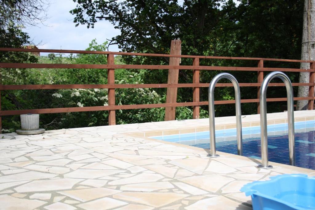 Bazén v ubytování 2 Zimmer FeWo mit Außenpool und Sauna nebo v jeho okolí