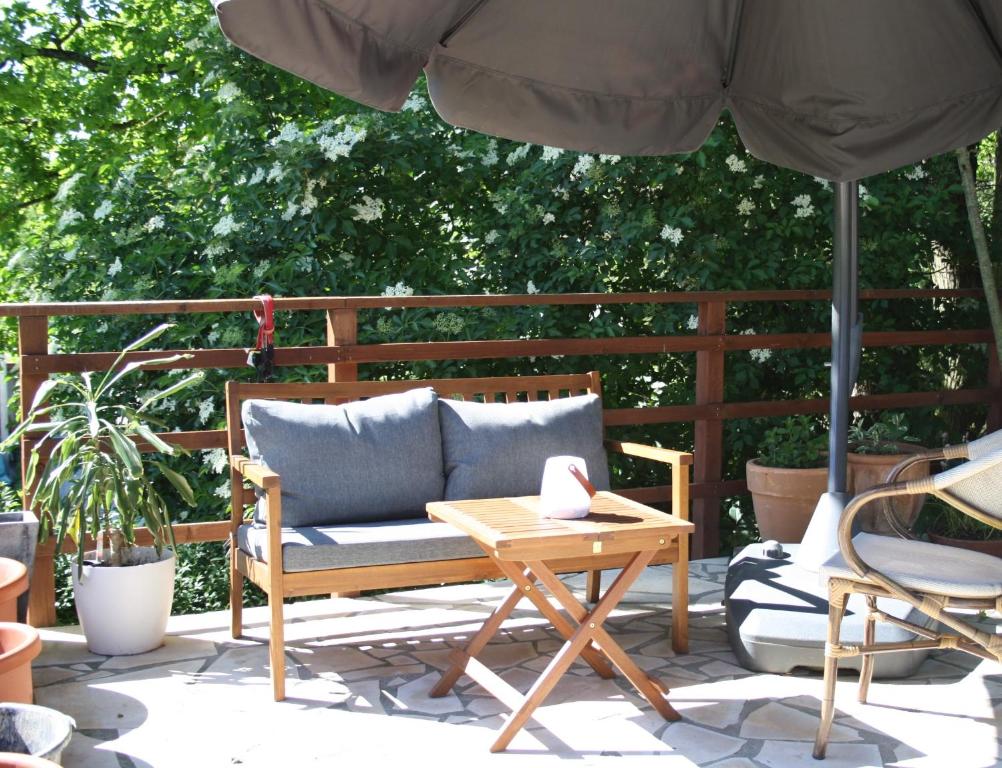 Balkón nebo terasa v ubytování 2 Zimmer FeWo mit Außenpool und Sauna