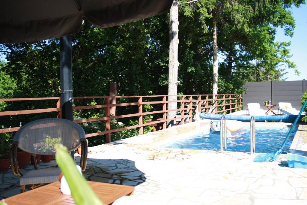 Balkón nebo terasa v ubytování 2 Zimmer FeWo mit Außenpool und Sauna