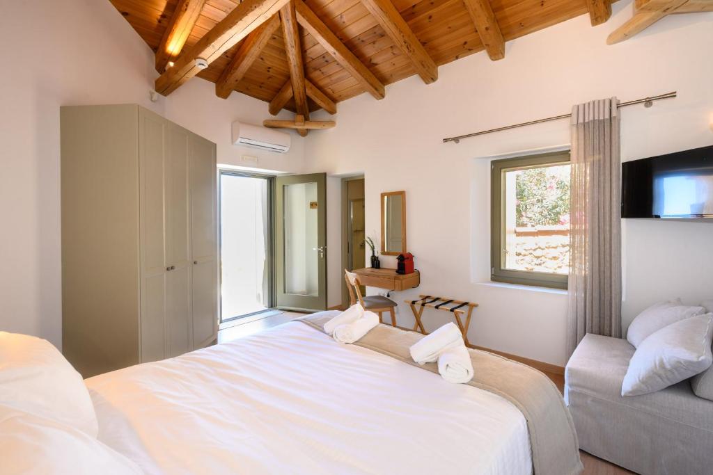 Postel nebo postele na pokoji v ubytování Selinitsa Residence Mani