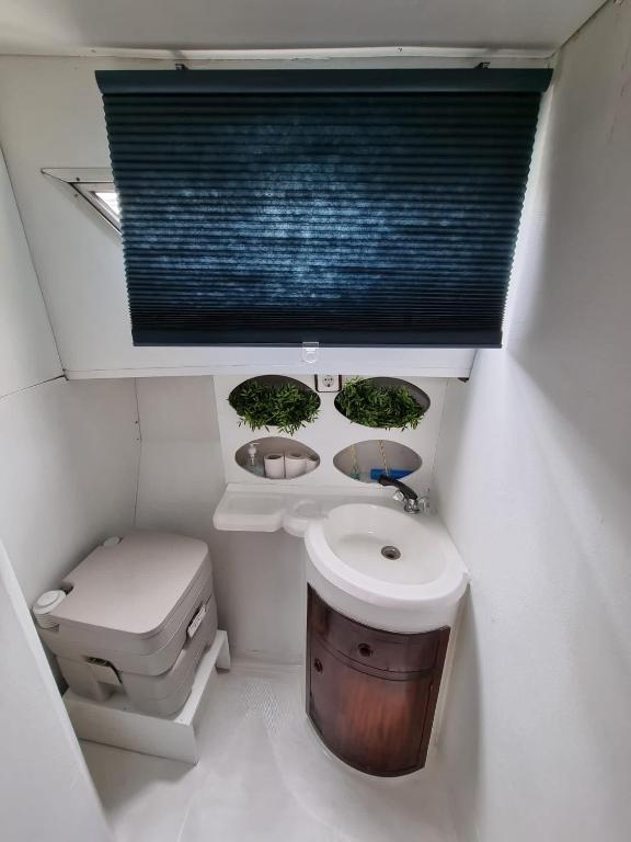 A bathroom at Experiencia en el mar Gijon C