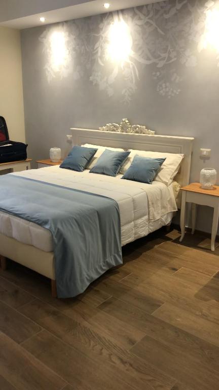 Postel nebo postele na pokoji v ubytování CAVALIERE suite & rooms