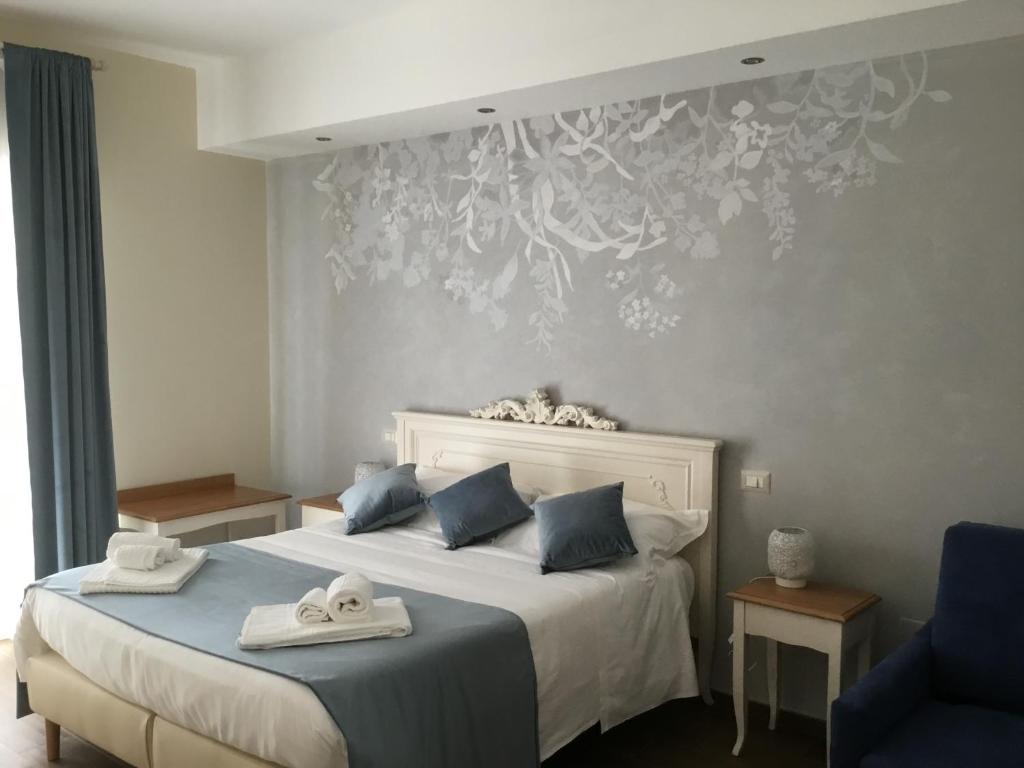 Postel nebo postele na pokoji v ubytování CAVALIERE suite & rooms