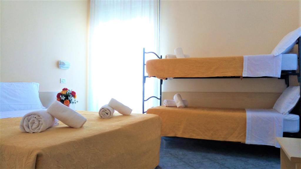 Postel nebo postele na pokoji v ubytování Hotel Corona