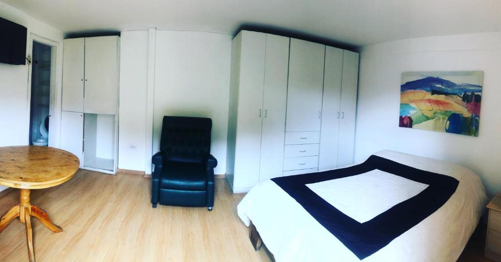 Postel nebo postele na pokoji v ubytování Hostal Alcala