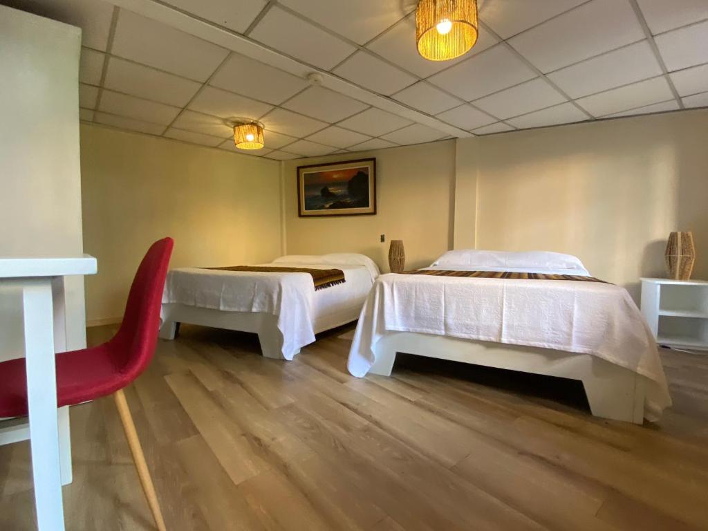 Postel nebo postele na pokoji v ubytování Hostal Alcala