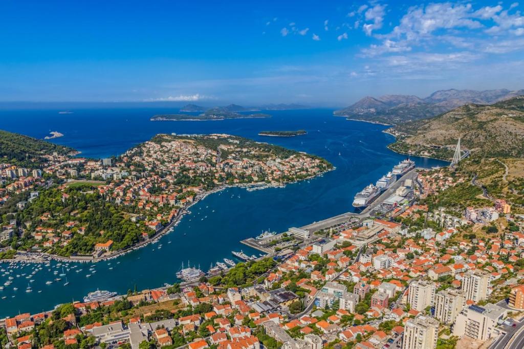 Fotografia z galérie ubytovania Apartment in Cavtat with sea view, balcony, air conditioning, WiFi (3686-3) v destinácii Cavtat