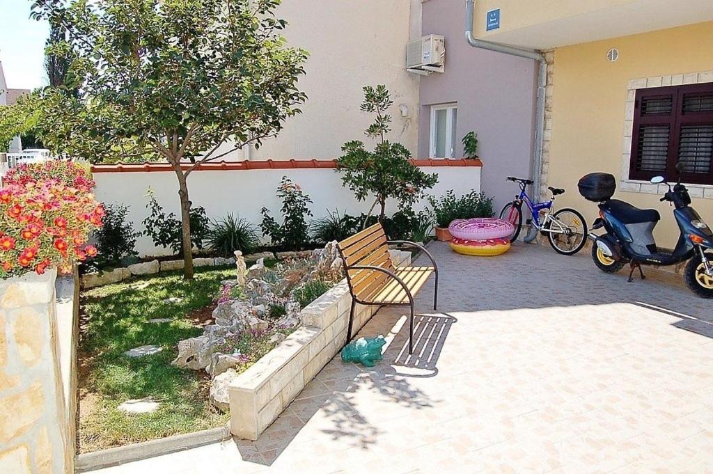 Fotografie z fotogalerie ubytování Apartment in Privlaka with Terrace, Air conditioning, WIFI, Washing machine (4839-2) v destinaci Privlaka