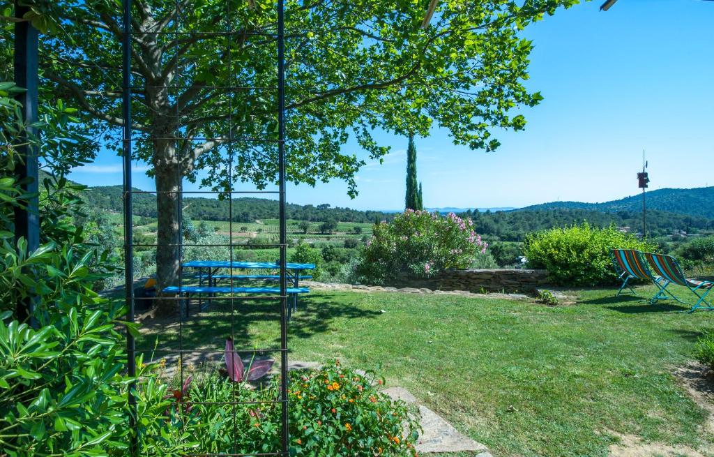 House With Garden And Sea View - Casa De Vacaciones