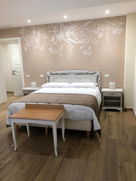Postel nebo postele na pokoji v ubytování CAVALIERE suite & rooms