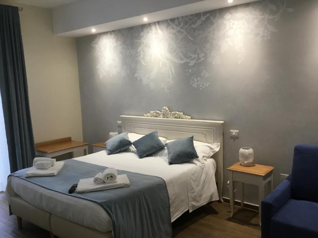 Postel nebo postele na pokoji v ubytování CAVALIERE suite & rooms
