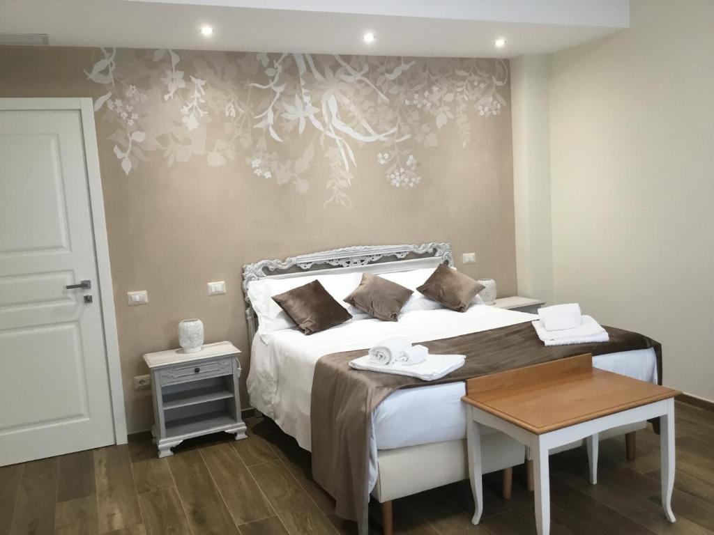 Postel nebo postele na pokoji v ubytování CAVALIERE suite & rooms