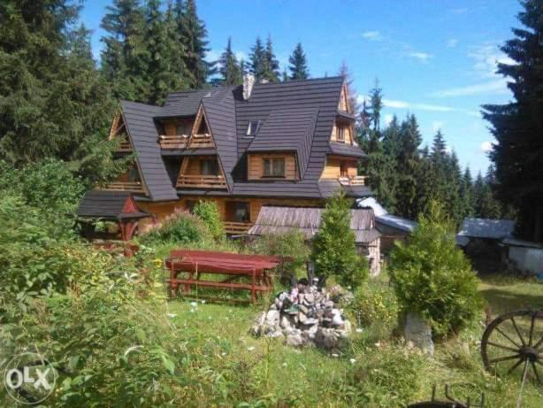 a large wooden house with a gambrel roof at Pokoje gościnne Galijanka na Gubałówce in Kościelisko