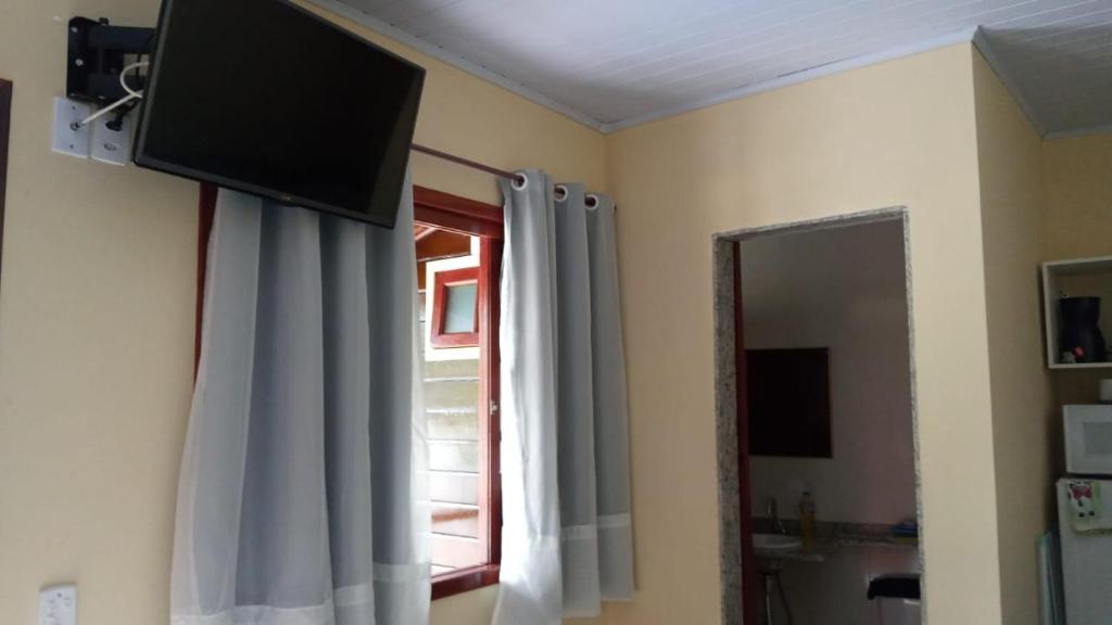 TV a/nebo společenská místnost v ubytování GARATUCAIA - Suites Casa de Madeira