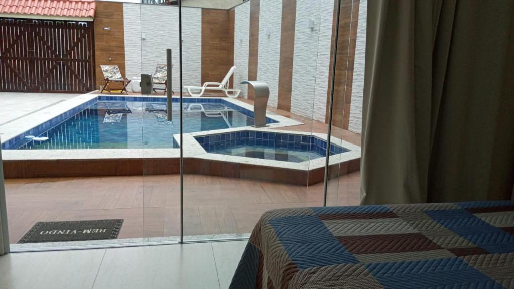 Bazén v ubytování GARATUCAIA - Suites Casa de Madeira nebo v jeho okolí