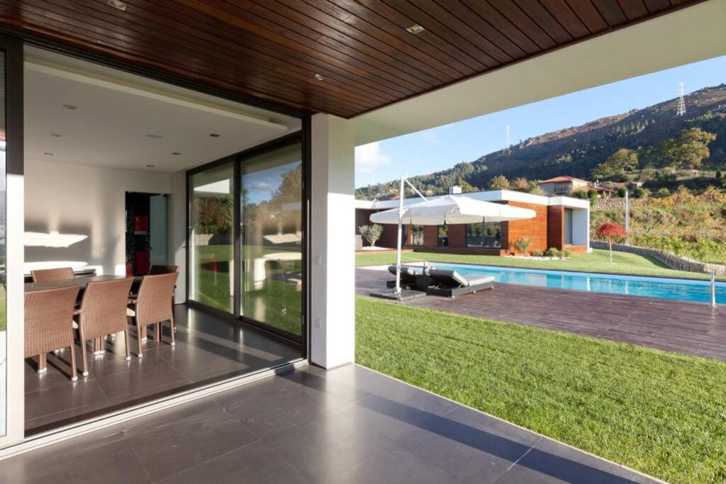 Bazén v ubytování Casa de Louredo-Gerês nebo v jeho okolí