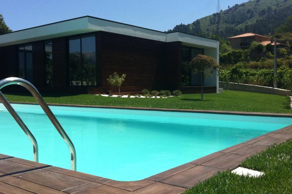 Bazén v ubytování Casa de Louredo-Gerês nebo v jeho okolí