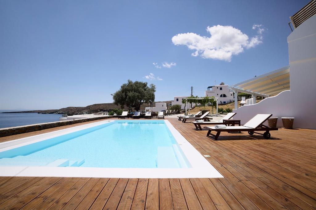The swimming pool at or close to Kanala Studios
