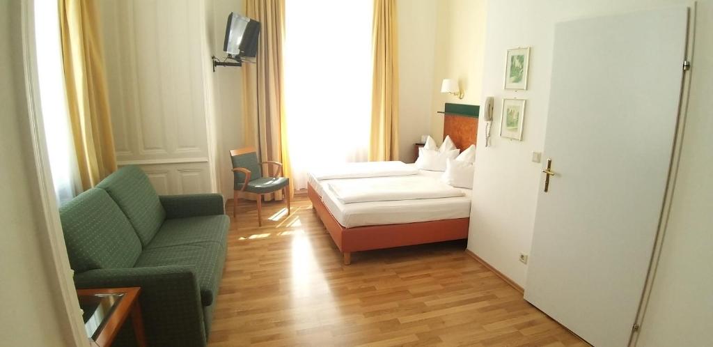 Uma cama ou camas num quarto em Hotel Domizil