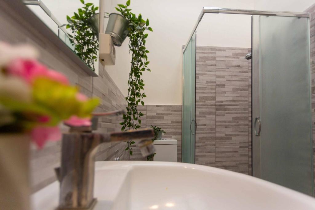 Kúpeľňa v ubytovaní Siciliabedda Catania Holiday House
