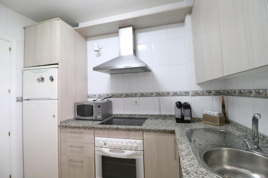 Kuchyňa alebo kuchynka v ubytovaní Ohana Beachfront