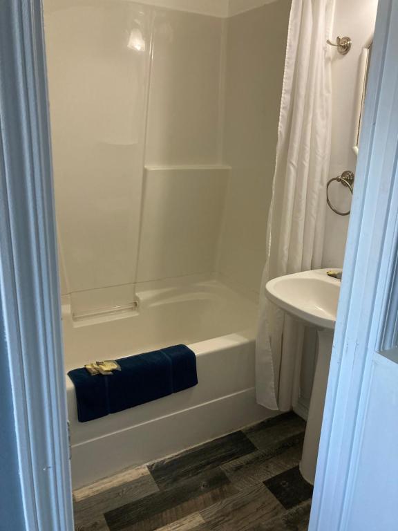 Koupelna v ubytování Taber Motel